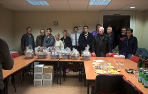 REMISE DES PANIERS GARNIS DE LA TOMBOLA DU SALON