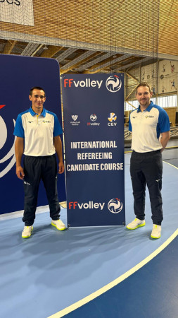 ARTHUR EST ARBITRE INTERNATIONAL DE VOLLEY