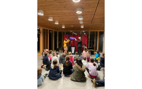 UN MAGICIEN POUR LE NOEL DES MOINS DE 13 ANS DE L'USVG